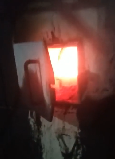 
生物质颗粒燃烧机改造燃煤烘蛋托设备试火运行中